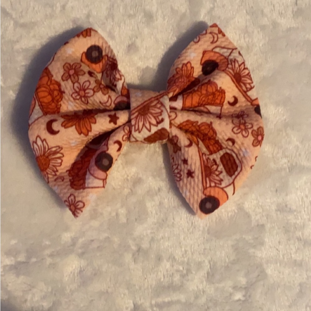 Clip on bows